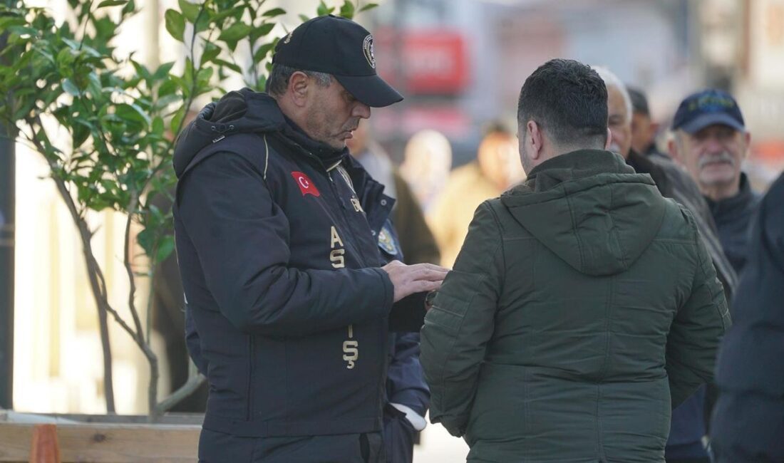 İzmir polisi suçlulara göz açtırmıyor: 884 kişi yakalandı İzmir Polisi, aranan şahıslara yönelik gerçekleştirdiği yoğun operasyonlarda büyük bir