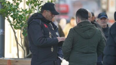 İzmir Polisi, aranan şahıslara yönelik gerçekleştirdiği yoğun operasyonlarda büyük bir