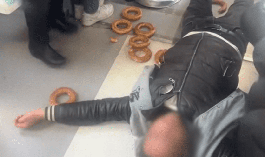 İzmir’de tramvayda gerçekleşen ilginç bir olay, vatandaşların tepkisini çekti. İddiaya