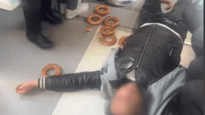 İzmir’de tramvayda gerçekleşen ilginç bir olay, vatandaşların tepkisini çekti. İddiaya