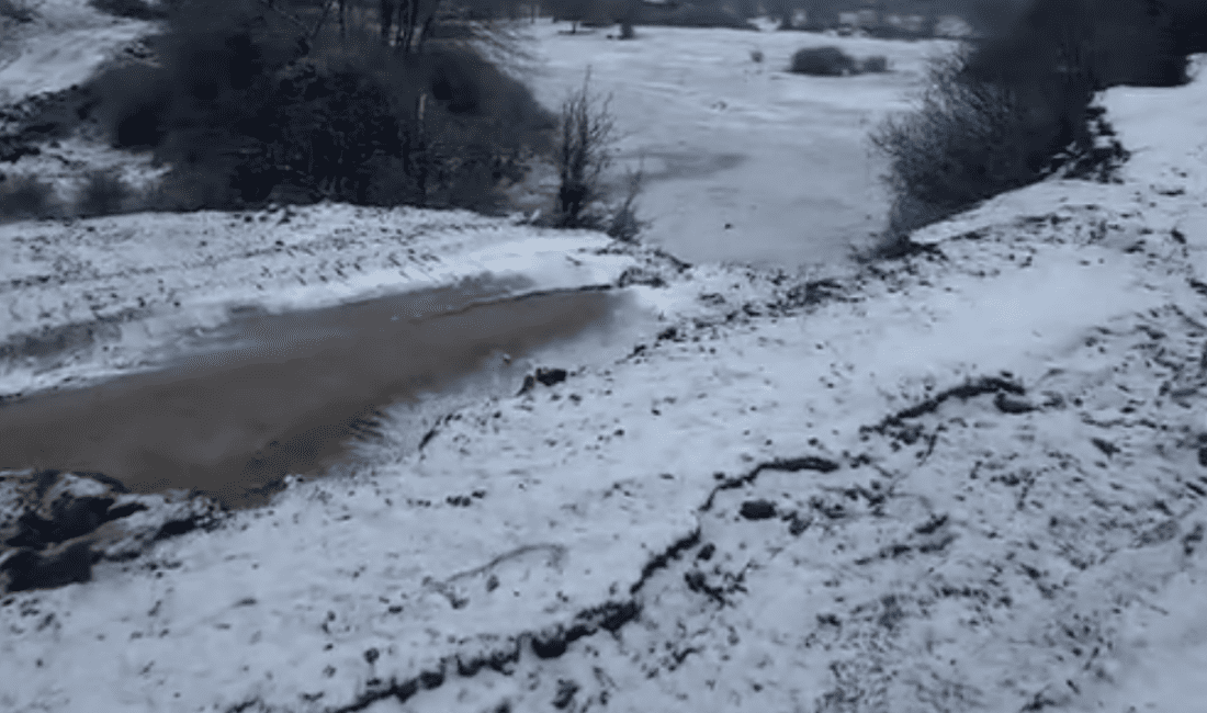 İzmirlilerin kış boyunca hevesle beklediği kar yağışı nihayet başladı. Bornova