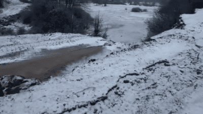 İzmirlilerin kış boyunca hevesle beklediği kar yağışı nihayet başladı. Bornova