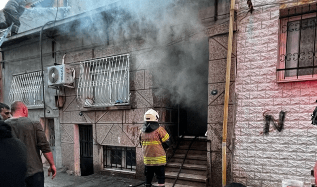 Son Dakika- Kadifekale’de korkutan yangın! İzmir’in Konak ilçesi, Kadifekale Dayı Emir Mahallesi’nde bir evde bilinmeyen
