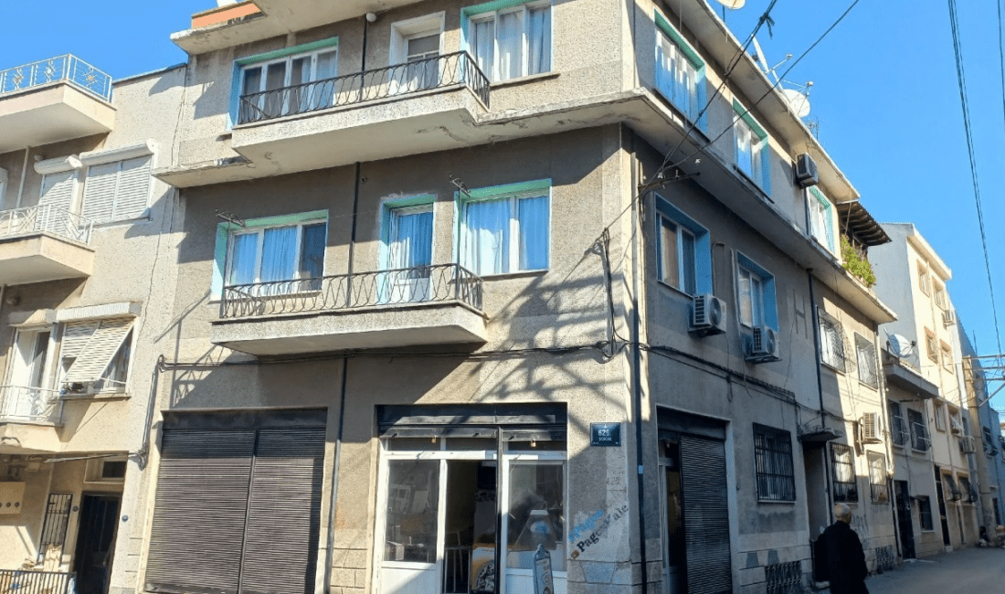 Konak’ta vatandaşlar mağdur: Kışın ortasında elektriksiz kaldılar İzmir’in Konak ilçesinde yer alan 1. Kadriye Mahallesi’nde 4 aydır