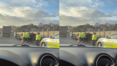 İzmir’in Karşıyaka ilçesinde, otoban çıkışında meydana gelen trafik kazasında bir