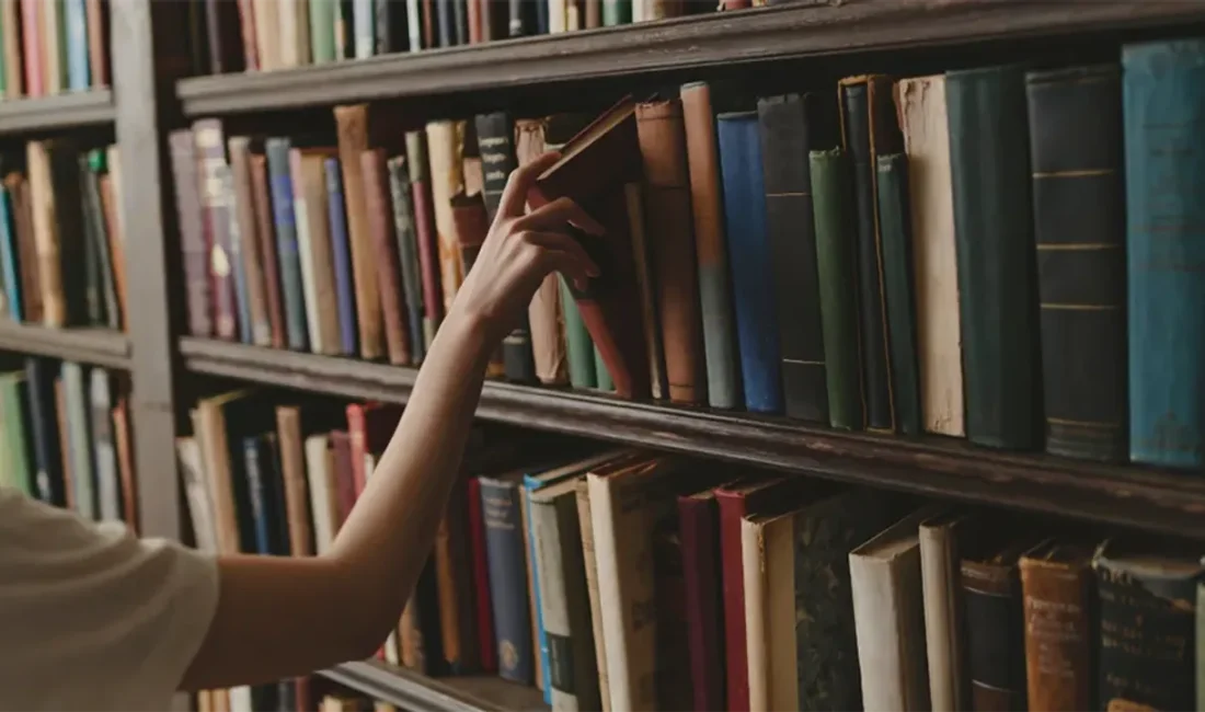 Kitap sayfamızda bu hafta | Hem gerçek bir bilim öyküsü hem de fantastik bir hikaye: Aklın ayak izleri Hazırlayan: Turan Horzum “Özgürlüğe kanat çırpan kelebekler gibiydiler, nasıl bir