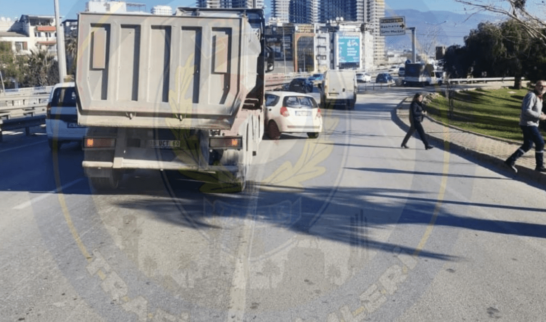 Sürücüler dikkat: Konak’ta kaza! İzmir’in Konak ilçesi Mürselpaşa Bulvarı Hilal Köprü üstü Bornova istikametinde