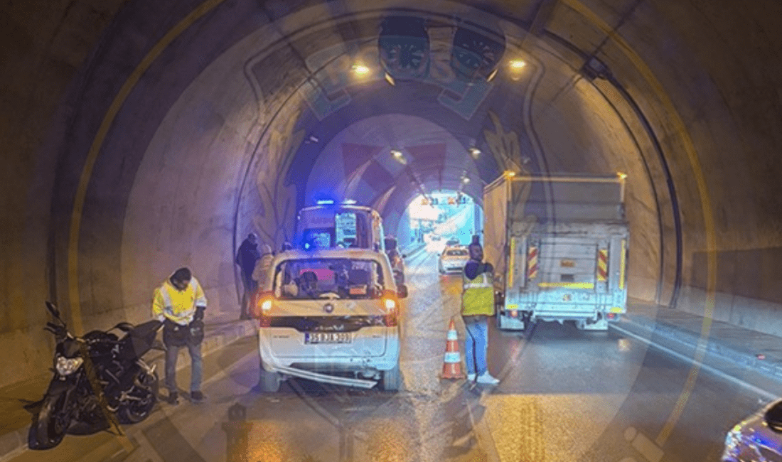 İzmir’in Konak ilçesi Konak Tüneli içerisinde trafik kazası meydana geldi.