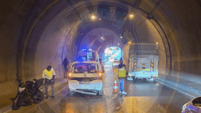 İzmir’in Konak ilçesi Konak Tüneli içerisinde trafik kazası meydana geldi.