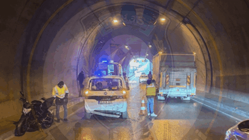 İzmir’in Konak ilçesi Konak Tüneli içerisinde trafik kazası meydana geldi.