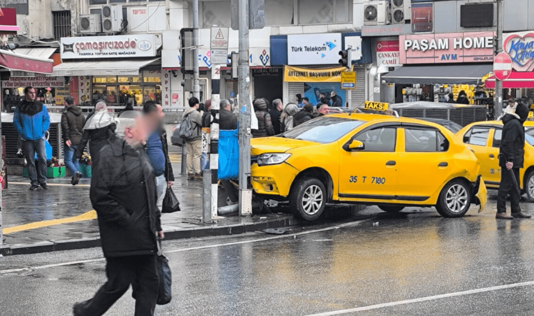 İzmir’in Konak ilçesi Çankaya ışıkları önünde, bir ticari aracın Engelsiz