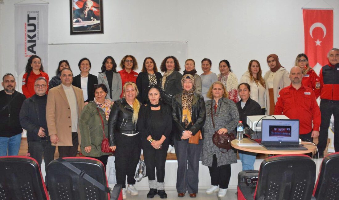 Karabağlar Belediyesi’nin öncülüğünde yürütülen Mahalle Afet Gönüllülük Sistemi, ilçedeki mahallelerde