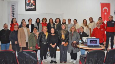Karabağlar Belediyesi’nin öncülüğünde yürütülen Mahalle Afet Gönüllülük Sistemi, ilçedeki mahallelerde