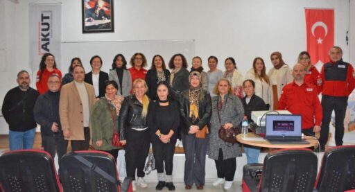 Karabağlar Belediyesi’nin öncülüğünde yürütülen Mahalle Afet Gönüllülük Sistemi, ilçedeki mahallelerde