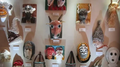 Konak Belediyesi tarafından 2011 yılında açılan İzmir Mask Müzesi, Türkiye’de