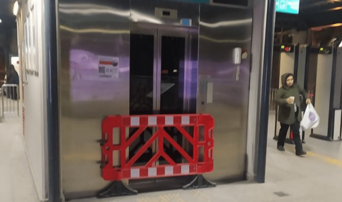 İzmir'de Bornova metro istasyonunda, engelli yolcular için önemli bir hizmet