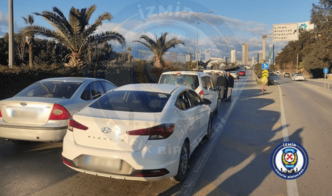 İzmir’in Konak ilçesi  Mürselpaşa Bulvarı’ndan Bornova istikameti yönü, Şaraphane Köprü