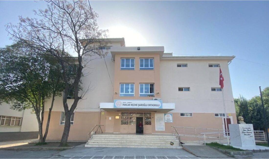 İzmir’in Torbalı ilçesinde bulunan Nezihe Şairoğlu Ortaokulu’nda yaşandığı iddia edilen