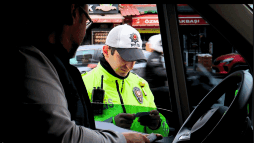 İzmir Emniyet Genel Müdürlüğü Trafik Birimleri Ekipleri, İzmir’de öğrenci servisi