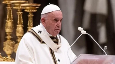 Katolik dünyasının ruhani lideri Papa Francis’in sağlık durumu giderek kötüleşiyor.