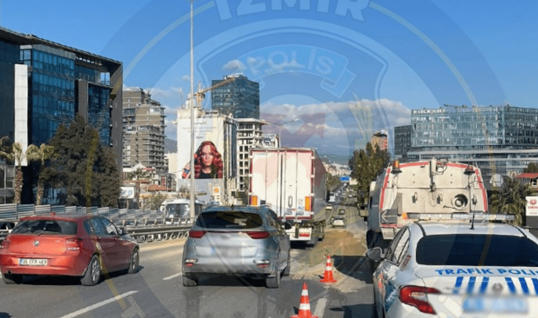 İzmir’in Bornova ilçesi Ankara Caddesi Egemak köprü üzerinde Kemalpaşa istikametine doğru