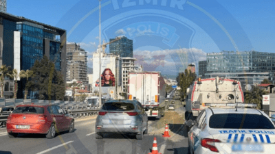 İzmir’in Bornova ilçesi Ankara Caddesi Egemak köprü üzerinde Kemalpaşa istikametine doğru