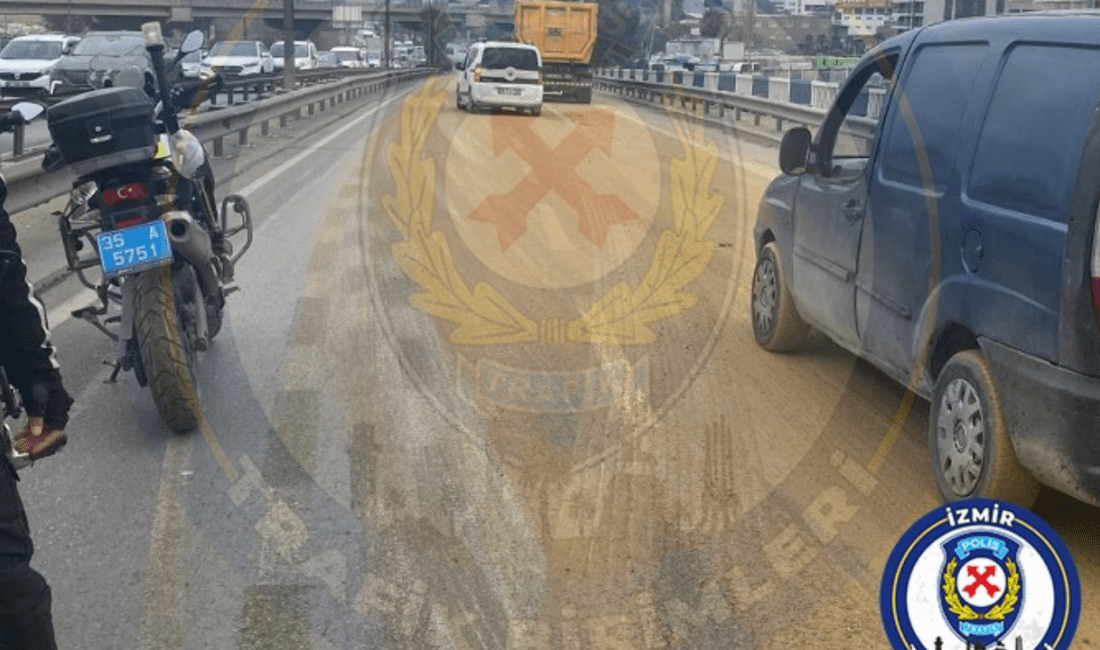 İzmir’in Konak ilçesi, Mürselpaşa Bulvarı Bornova istikametinde, Şaraphane köprü üzerinde