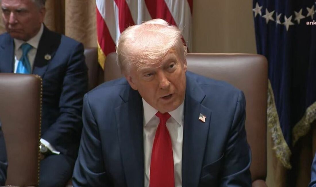 Trump duyurdu: Zelenski cuma günü anlaşma imzalamaya gelecek! ABD Başkanı Donald Trump, göreve başlamasının ardından düzenlediği ilk kabine