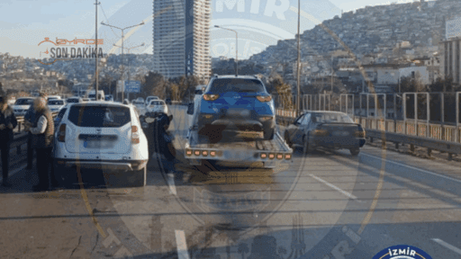 İzmir’in Karabağlar ilçesi Yeşildere Caddesi üzerinde bu akşam saatlerinde zincirleme