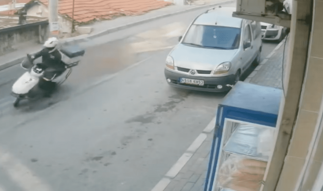 İzmir’in Konak ilçesindeki Ulubatlı Mahallesi’nde, bir su kaçağı nedeniyle akan