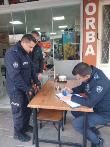 Seferihisar Belediyesi Zabıta Müdürlüğü ekipleri, vatandaşların sağlıklı gıdaya ulaşabilmesi için