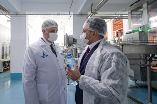 İzmir Büyükşehir Belediyesi tarafından işletilen Şaşal Su Fabrikası’ndaki üretim hızlanırken,