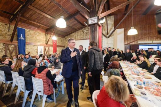 Ramazan bereketini tüm kente yayan İzmir Büyükşehir Belediyesi, ikinci iftar