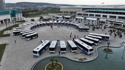 İzmir Büyükşehir Belediyesi, kentin toplu ulaşımını güçlendirecek 41 yeni otobüsü
