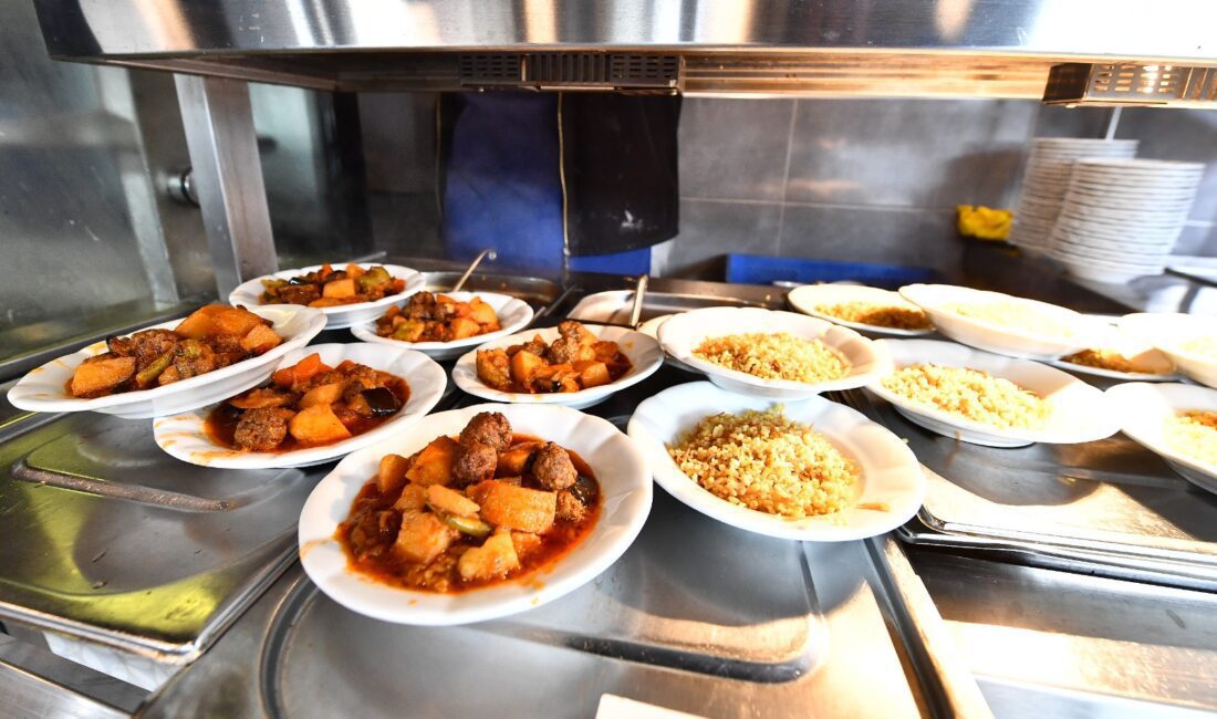 İzmir Büyükşehir Belediyesi’nin Kent Lokantaları’nda ramazan ayı için 50 TL’den