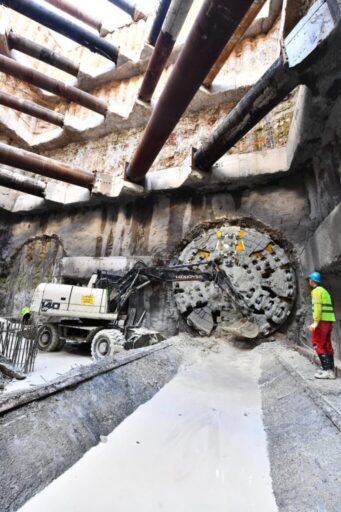 İzmir Büyükşehir Belediyesi’nin, kendi gücüyle yapımını sürdürdüğü Buca Metrosu’nun tünel
