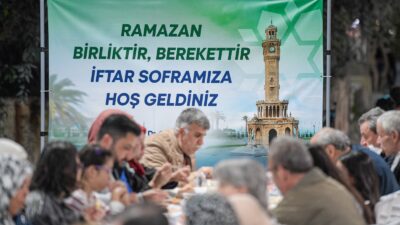 İzmir Büyükşehir Belediyesi’nin ramazan ayı boyunca 30 ilçede kurduğu iftar