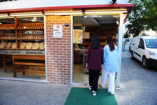 Karşıyaka Belediyesi ile İzmir Fırıncılar Odası iş birliğinde başlatılan ‘Askıda