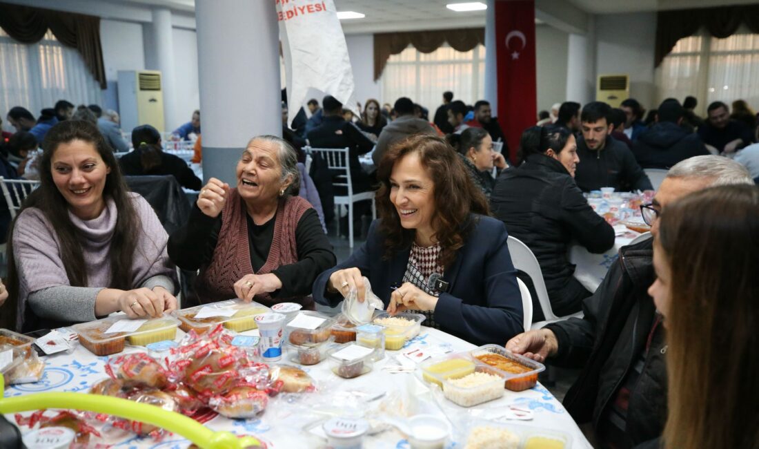 Karşıyaka Belediyesi, Ramazan ayının ilk iftar organizasyonunda Cumhuriyet ve İnönü