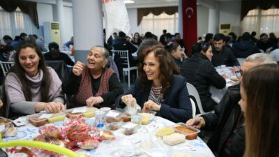 Karşıyaka Belediyesi, Ramazan ayının ilk iftar organizasyonunda Cumhuriyet ve İnönü