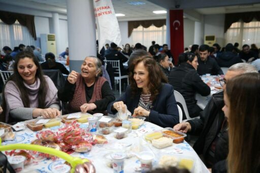 Karşıyaka Belediyesi, Ramazan ayının ilk iftar organizasyonunda Cumhuriyet ve İnönü