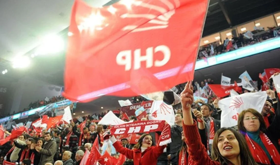 CHP’den olağanüstü kurultay kararı! CHP lideri Özgür Özel, CHP'den olağanüstü kurultay kararı aldığını açıkladı.