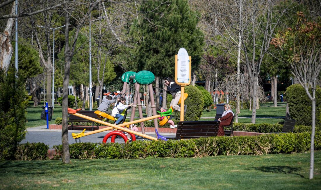 Hasanağa Bahçesi baştan sona yenilendi İzmir Büyükşehir Belediyesi bir asırdır kente hizmet veren Hasanağa Bahçesi’ndeki