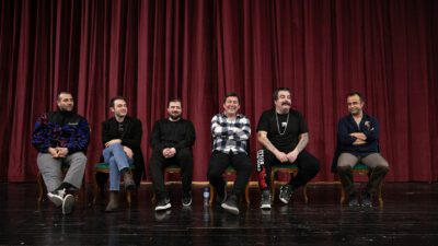 İzmir Şehir Tiyatroları gençlerle diyaloğunu ve gençlerin tiyatro sanatına ilgisini