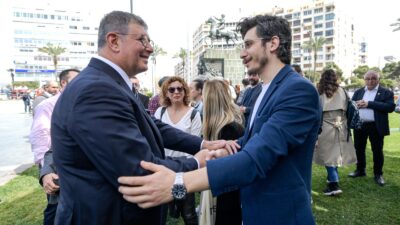 İzmirli gazeteciler, İstanbul Büyükşehir Belediye Başkanı Ekrem İmamoğlu’nun tutuklanmasının ardından
