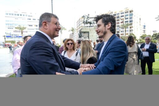 İzmirli gazeteciler, İstanbul Büyükşehir Belediye Başkanı Ekrem İmamoğlu’nun tutuklanmasının ardından