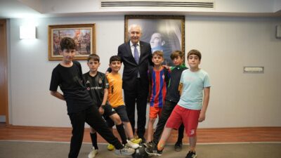 Kemalpaşa'da bulunan parklarda kapsamlı dönüşüm ve yenilemeler çalışmaları yapılıyor. İlçede