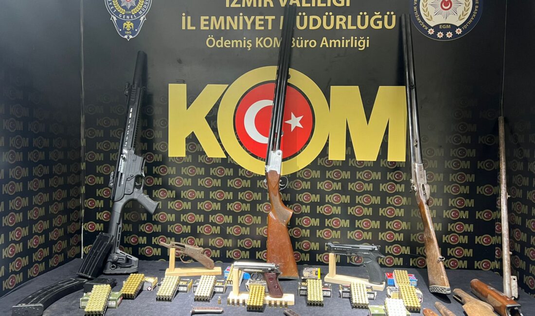 İzmir Polisinden Ruhsatsız Silah operasyonu İzmir Polisinden Ruhsatsız Silah ve Çok Sayıda Silah Fişeği Bulunduran