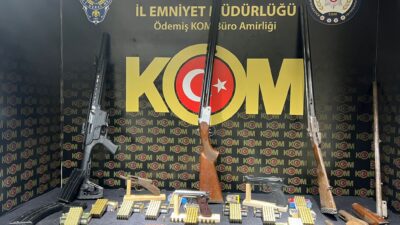 İzmir Polisinden Ruhsatsız Silah ve Çok Sayıda Silah Fişeği Bulunduran