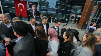 Bayraklı Belediye Başkanı İrfan Önal, Ramazan Bayramı dolayısıyla düzenlenen törende